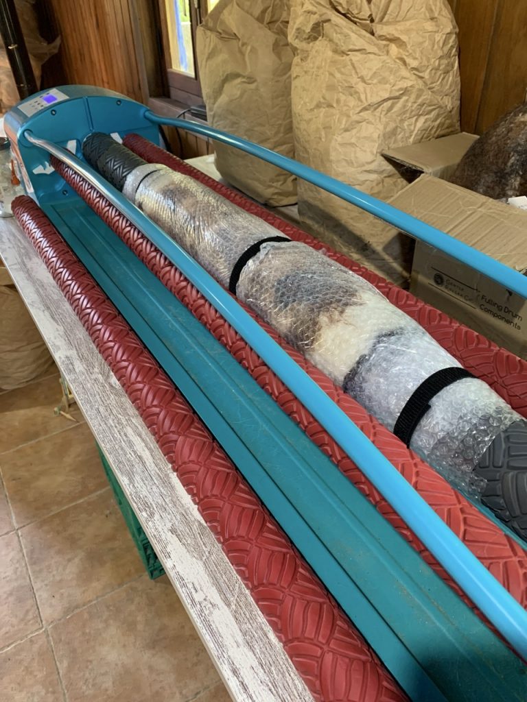 maquina de fieltro montada y cilindro cargado en tamaño grande